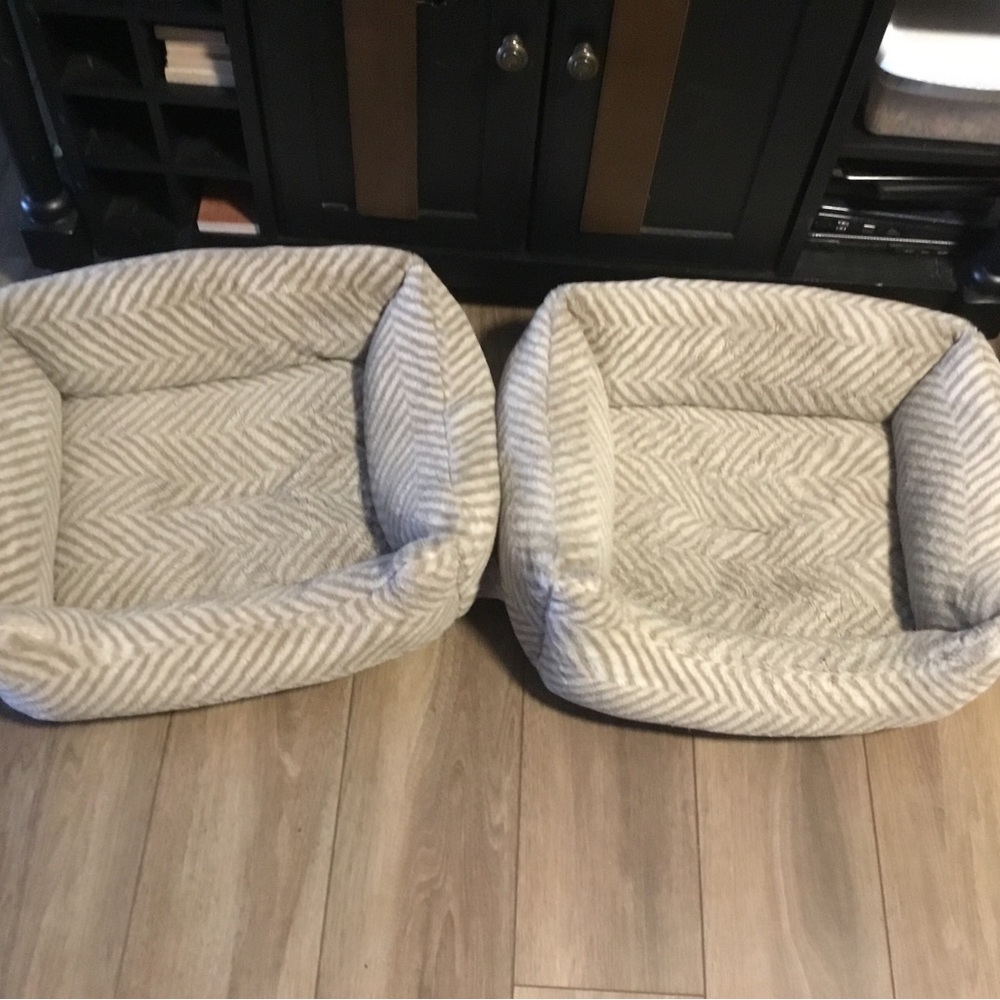 Bundle of 2 small pet beds
